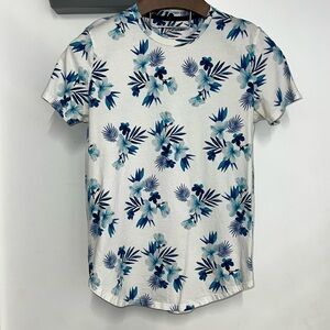 Hollister Curved Hem T Small White w/Blue Floral